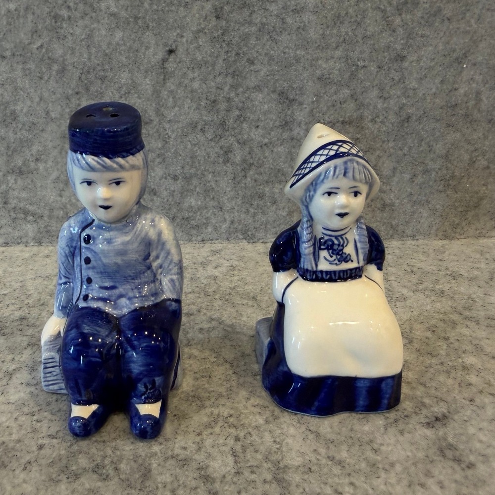 Delft Blue Salt and Pepper Shaker Set - Dutch Boy and Girl Sitting in Boat - Picture 2 of 8